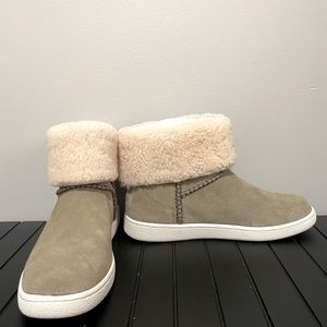 BRAND NEW Ugg Mika Sneakers- Size 7 , Antilope